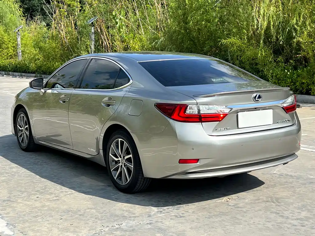 Lexus ES — миниатюра 7