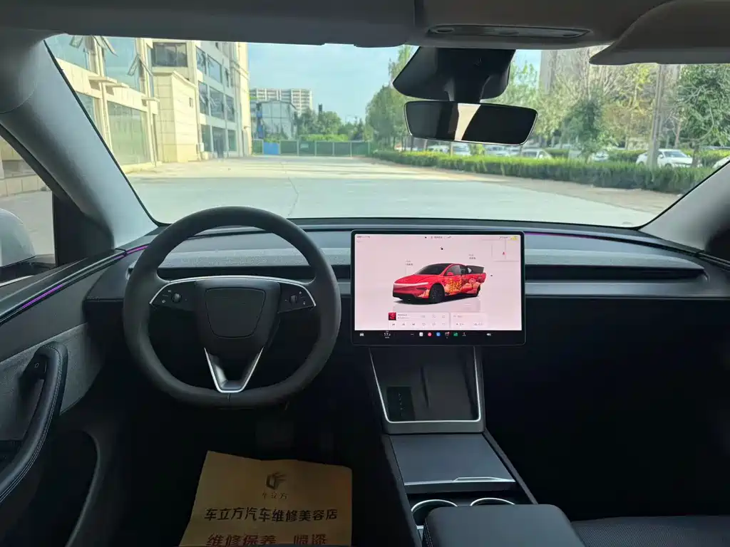Tesla Model Y — миниатюра 5