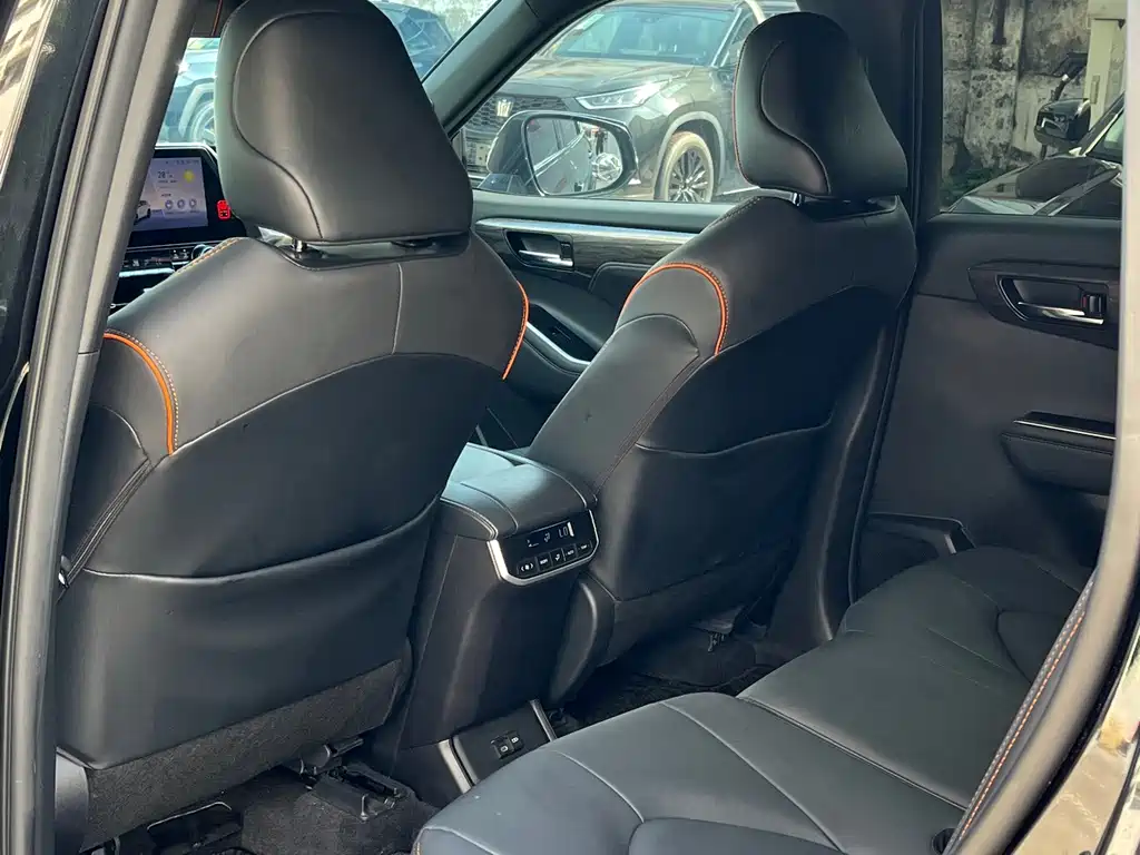 Toyota Crown Kluger — миниатюра 26