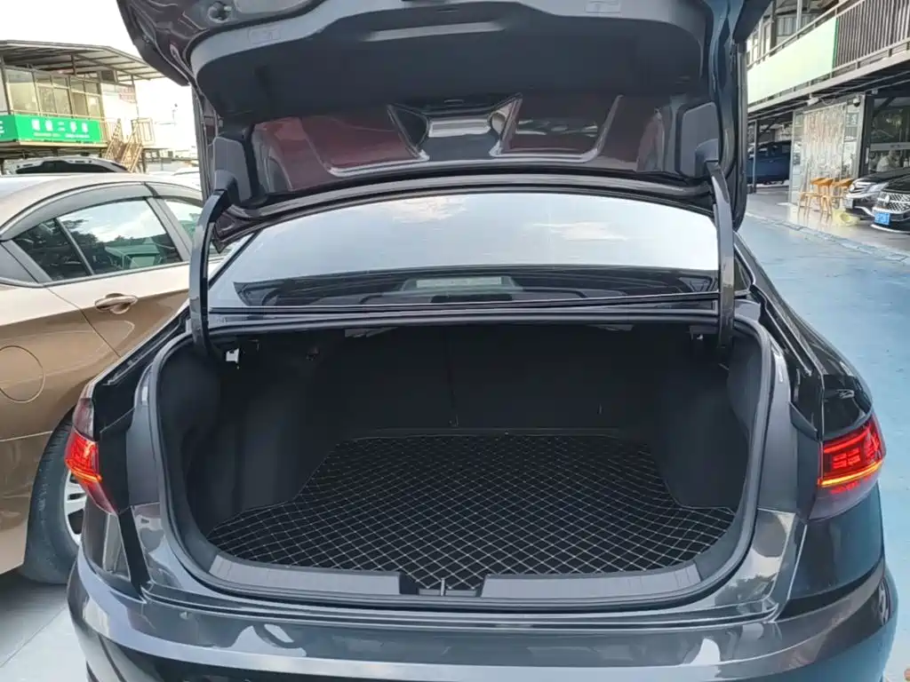 Volkswagen Sagitar — миниатюра 19
