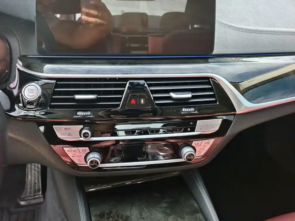BMW 5 Series — миниатюра 14
