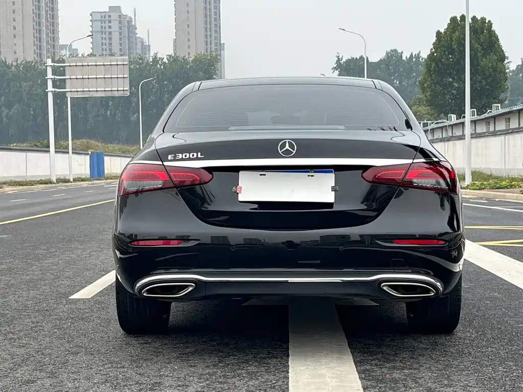 Mercedes-Benz E-Class — миниатюра 5