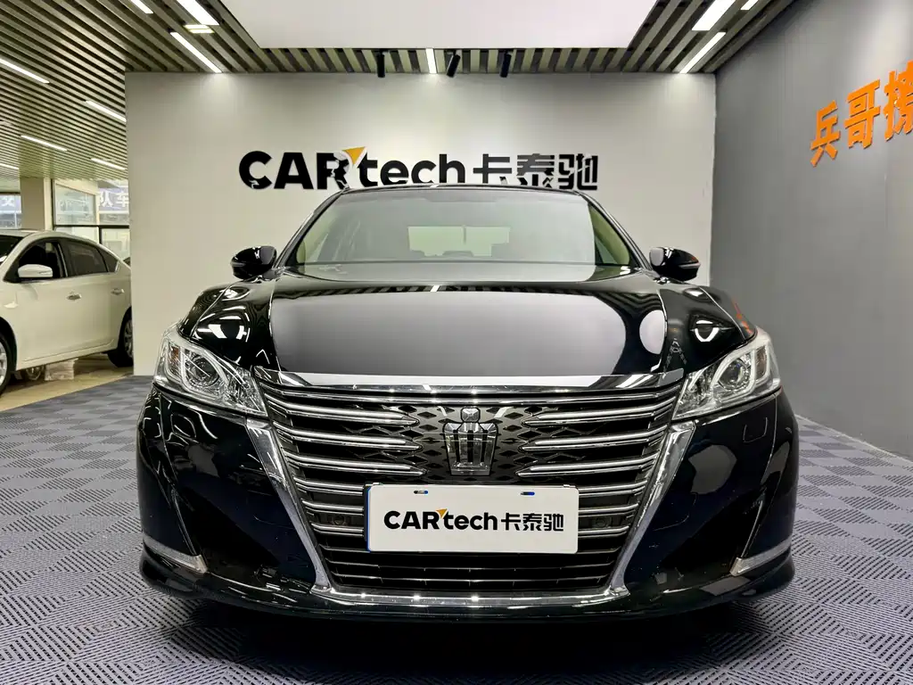 Toyota Crown — миниатюра 2
