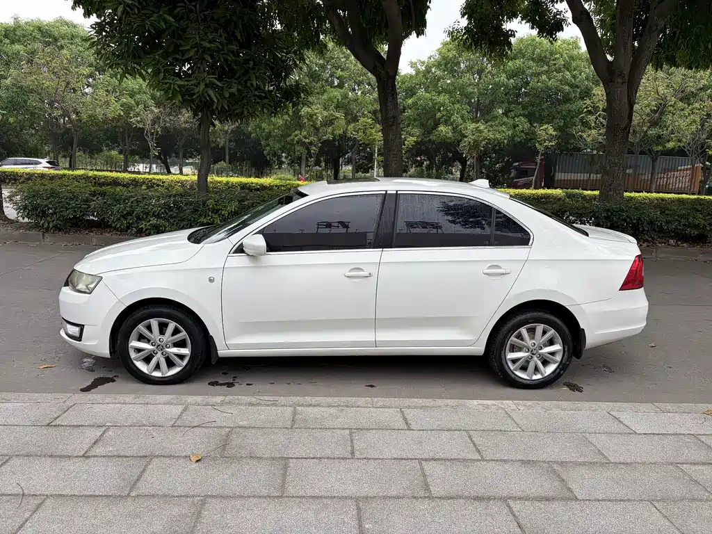 Skoda Rapid — миниатюра 6