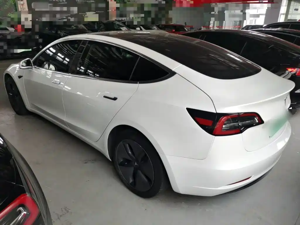 Tesla Model 3 — миниатюра 5