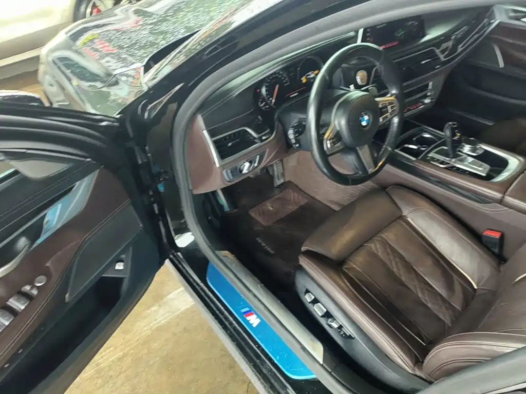 BMW 7 Series — миниатюра 16