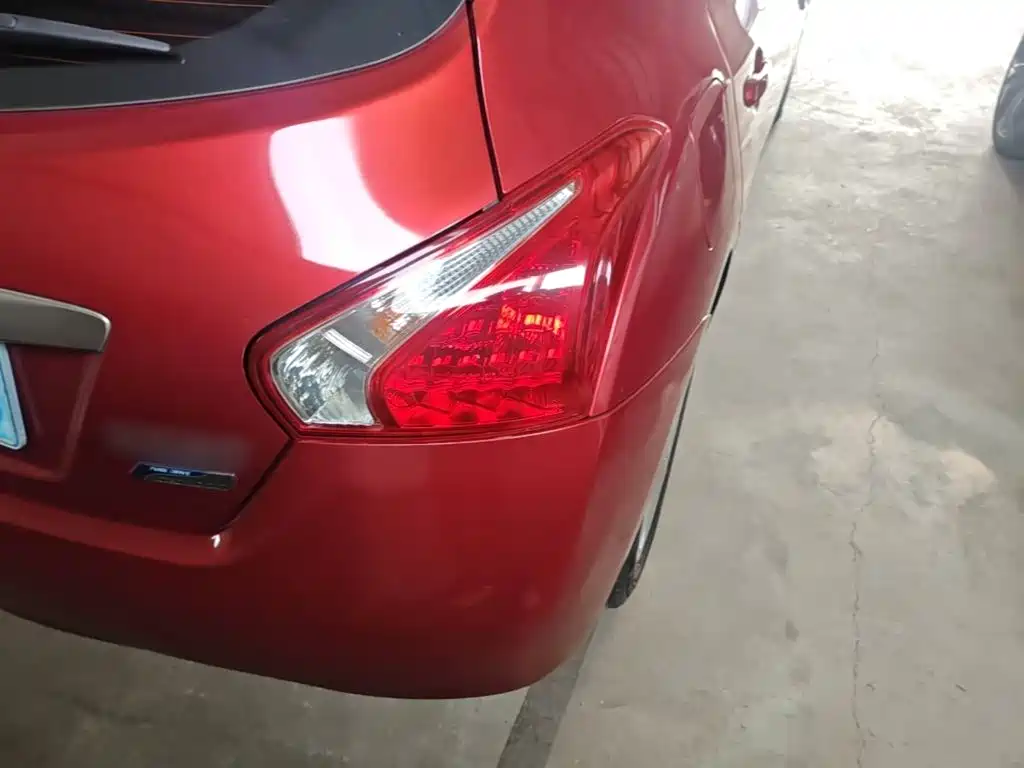 Nissan Tiida — миниатюра 8