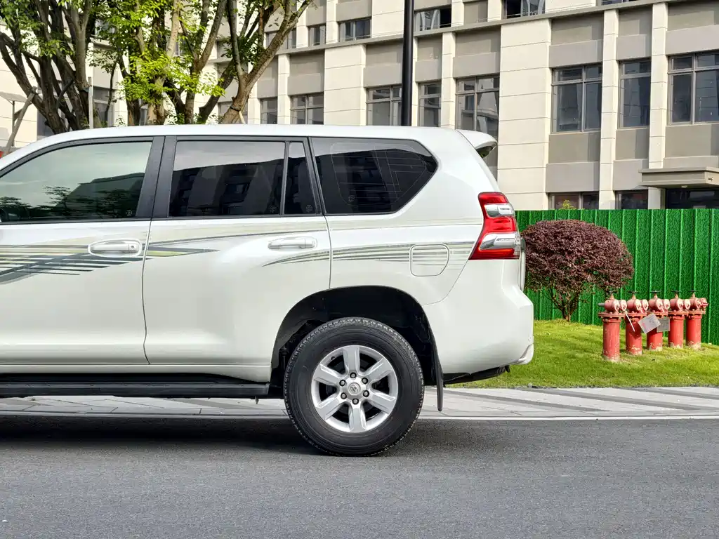 Toyota Land Cruiser Prado 2014 2.7L AT Standard