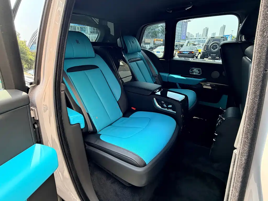Rolls-Royce Cullinan — миниатюра 7