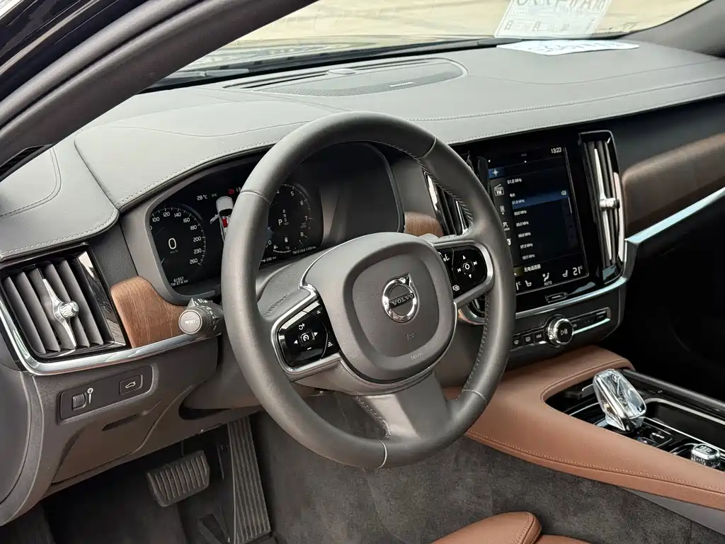 Volvo S90 — миниатюра 6