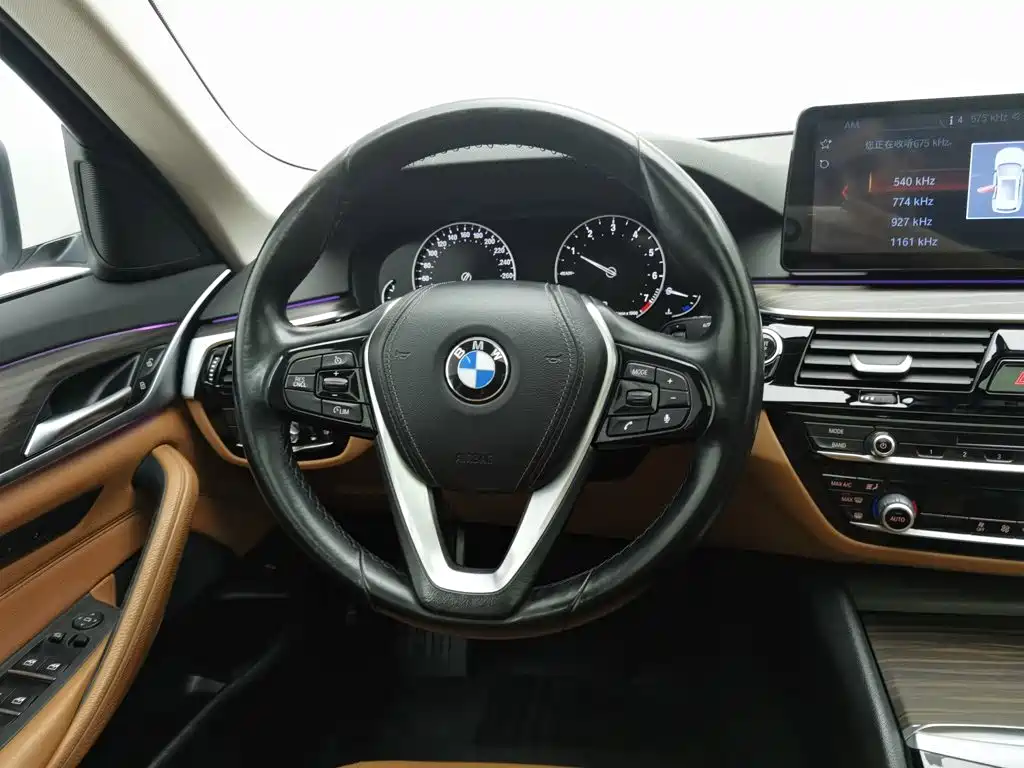BMW 5 Series — миниатюра 11