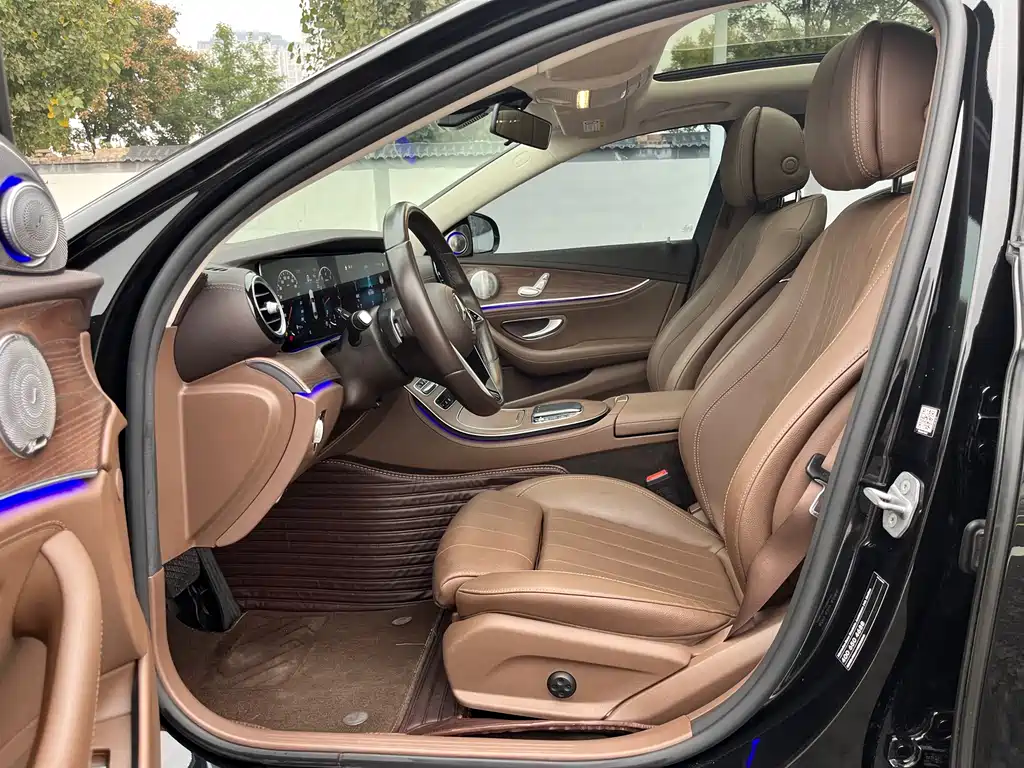 Mercedes-Benz E-Class — миниатюра 8