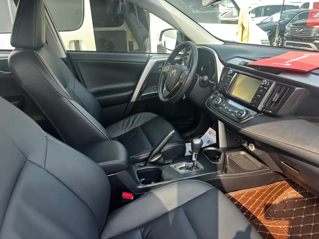 Toyota RAV4 — миниатюра 7