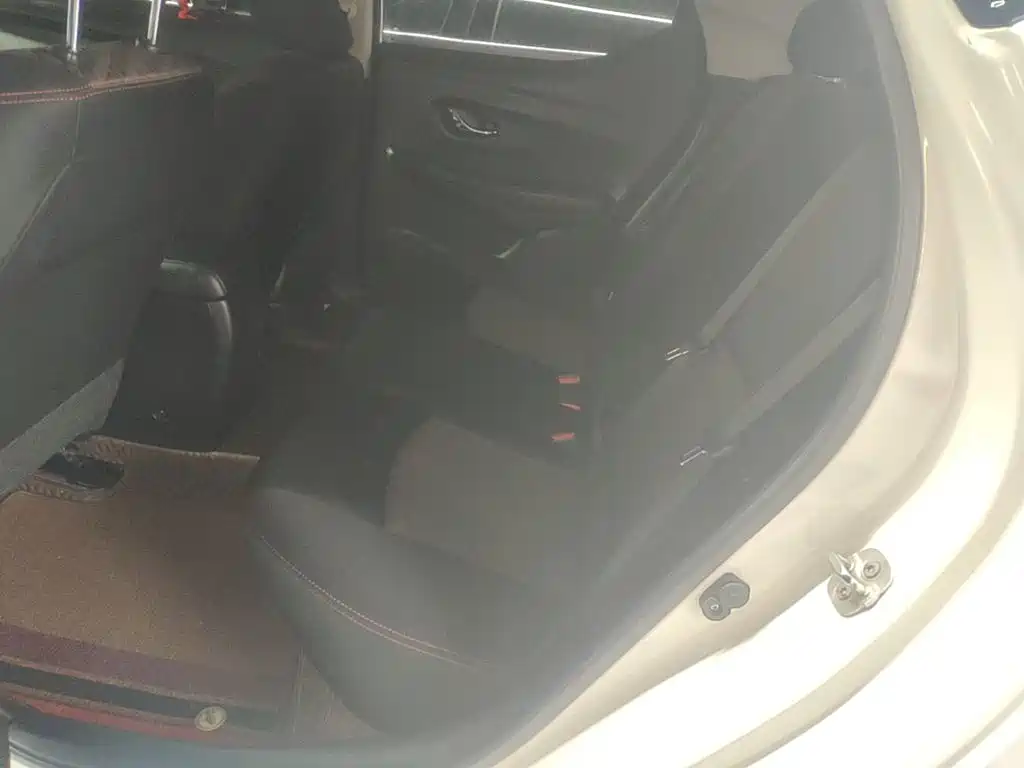 Nissan Bluebird — миниатюра 17