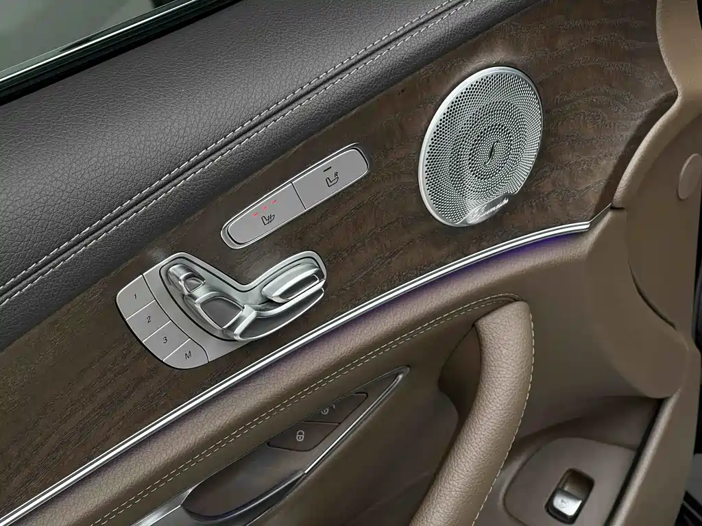 Mercedes-Benz E-Class — миниатюра 11
