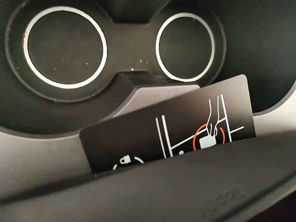 Tesla Model Y — миниатюра 9