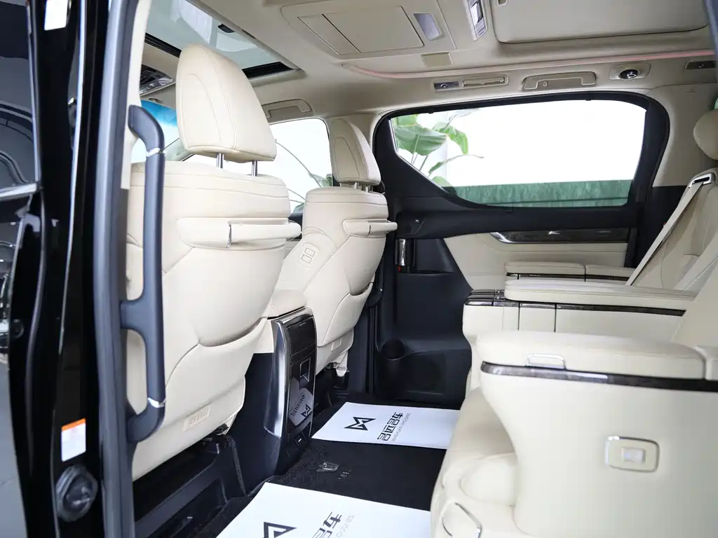 Toyota Vellfire — миниатюра 18