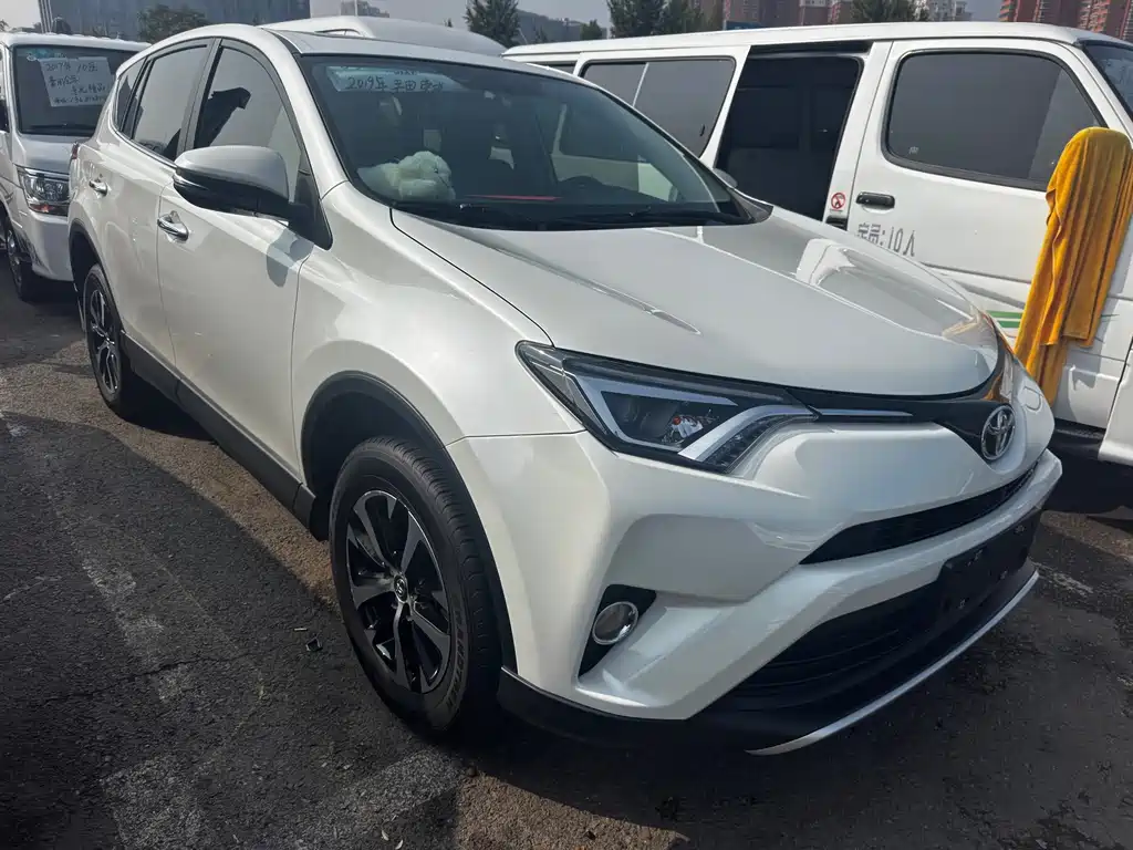 Toyota RAV4 — миниатюра 3