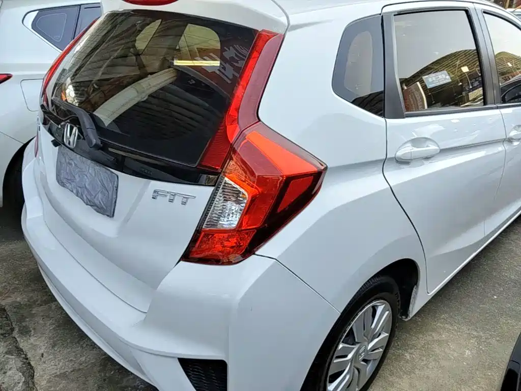 Honda Fit — миниатюра 8