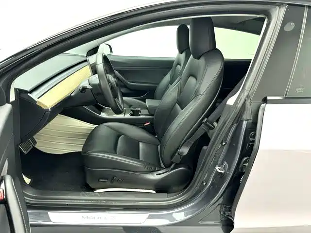 Tesla Model 3 — миниатюра 5