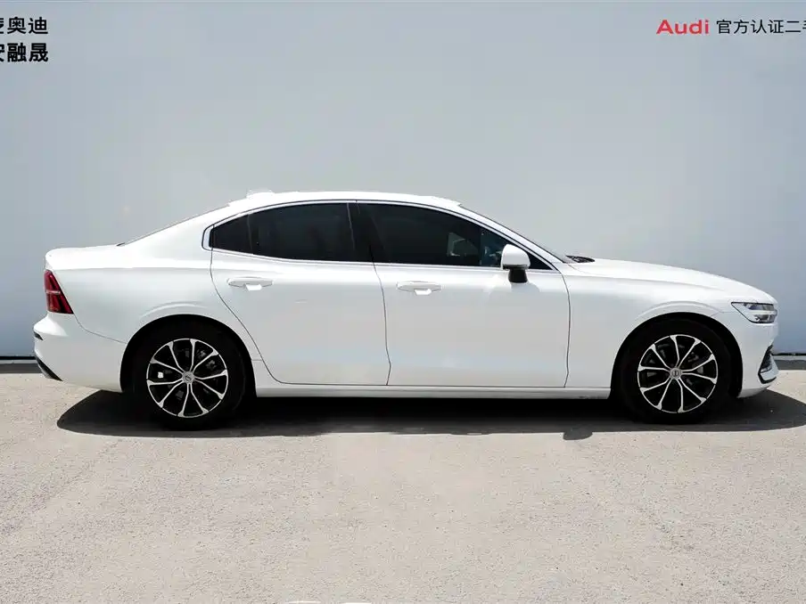 Volvo S60 2022 B4 Luxury