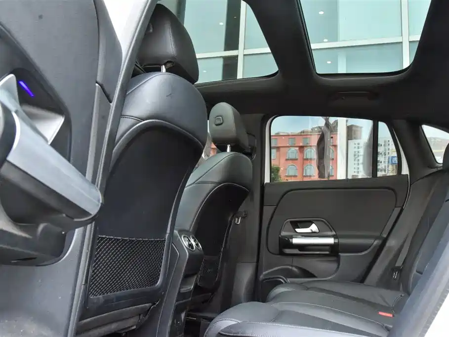 Mercedes-Benz GLA — миниатюра 16
