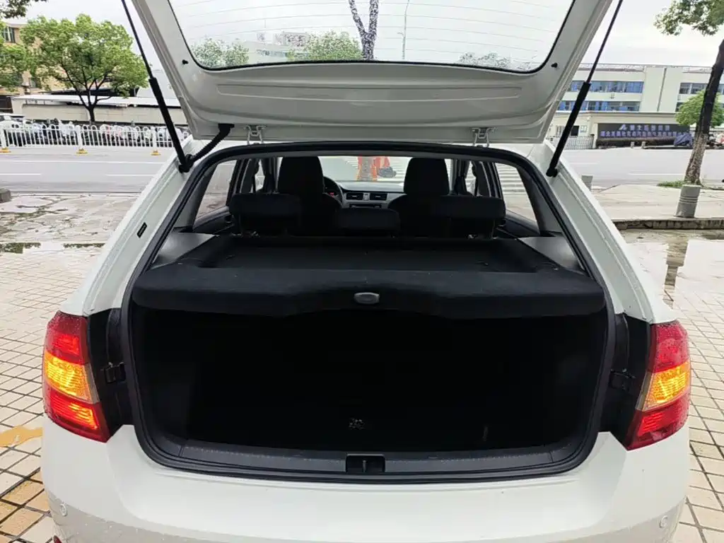 Skoda Rapid Spaceback — миниатюра 19