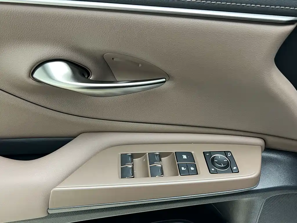 Lexus ES — миниатюра 19