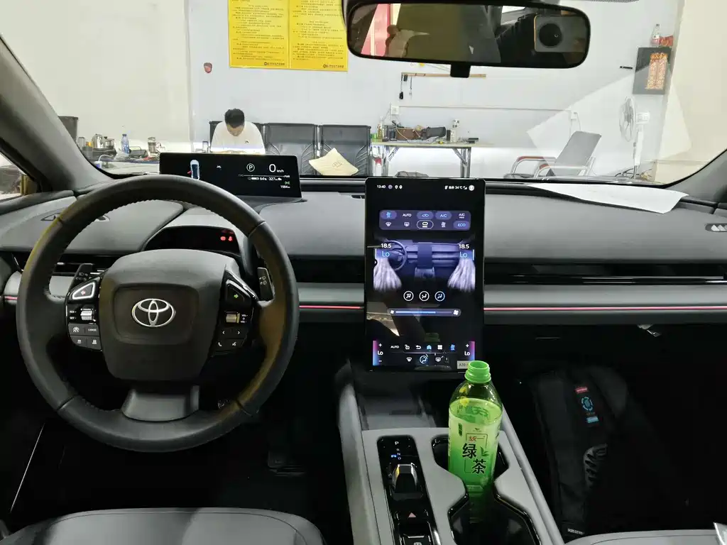 Toyota bZ3 — миниатюра 8