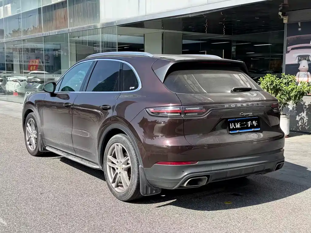 Porsche Cayenne — миниатюра 4