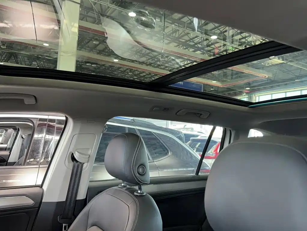 Volkswagen Tiguan L — миниатюра 10