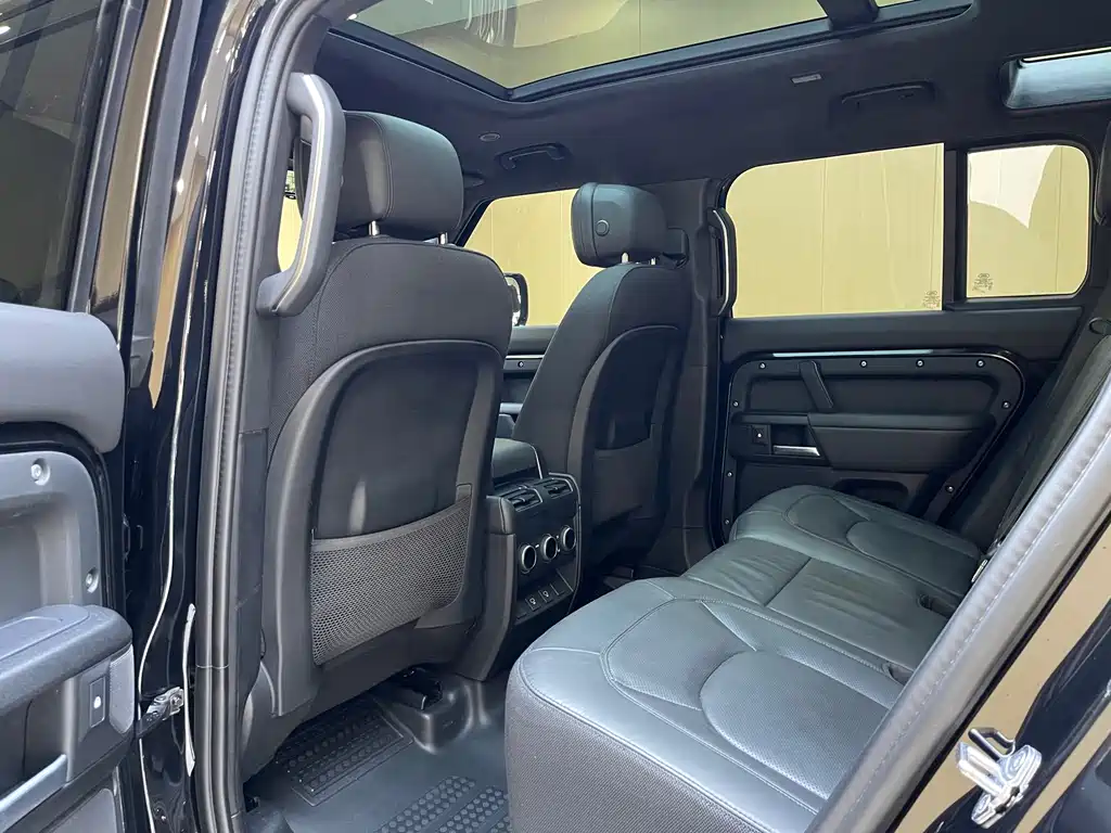 Land Rover Defender — миниатюра 12