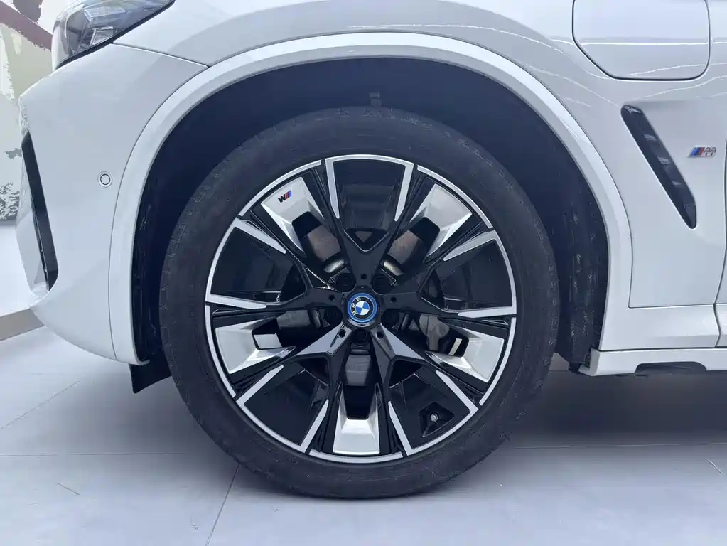 BMW iX3 — миниатюра 7