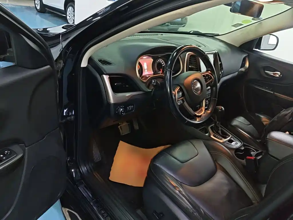 Jeep Cherokee — миниатюра 16