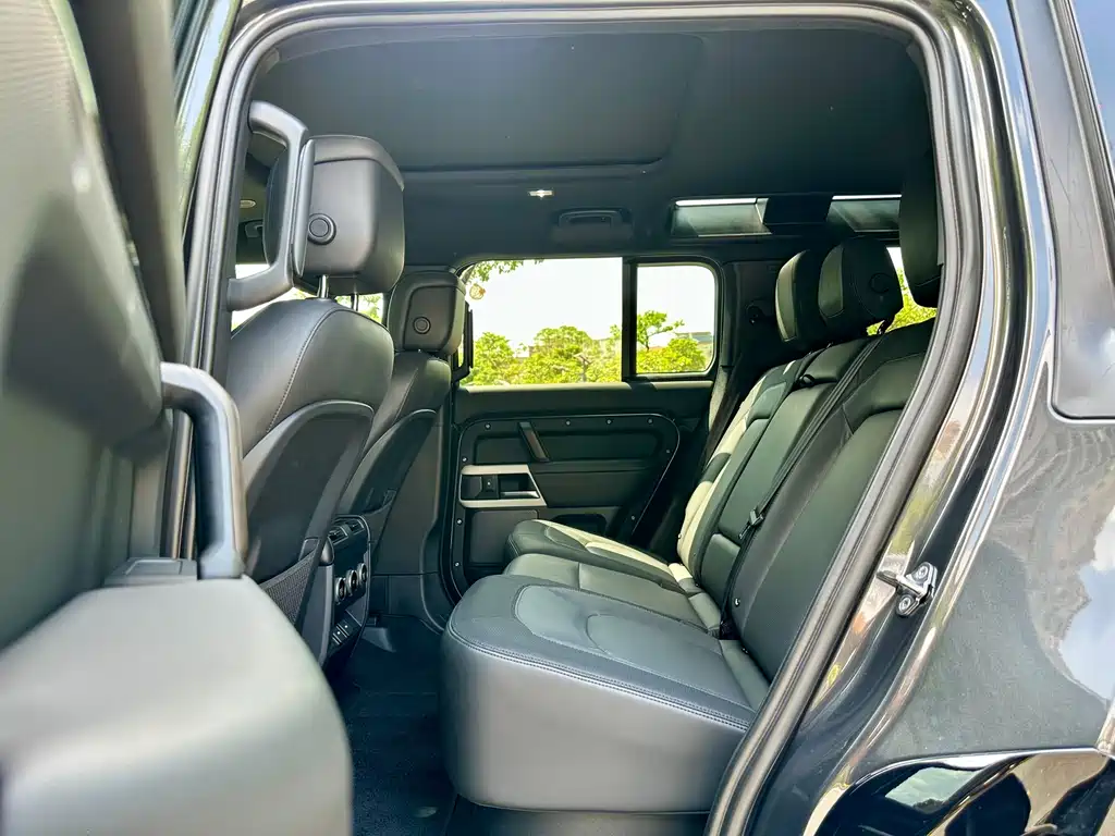 Land Rover Defender — миниатюра 17