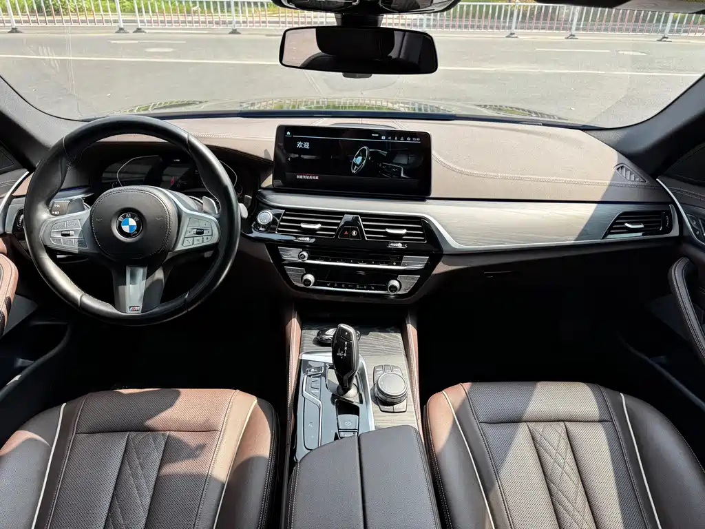 BMW 5 Series — миниатюра 10