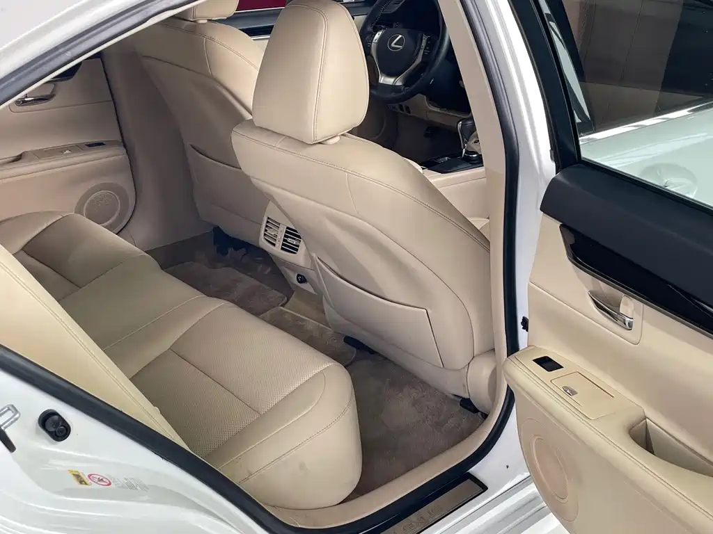 Lexus ES — миниатюра 10