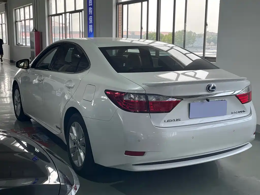 Lexus ES — миниатюра 6