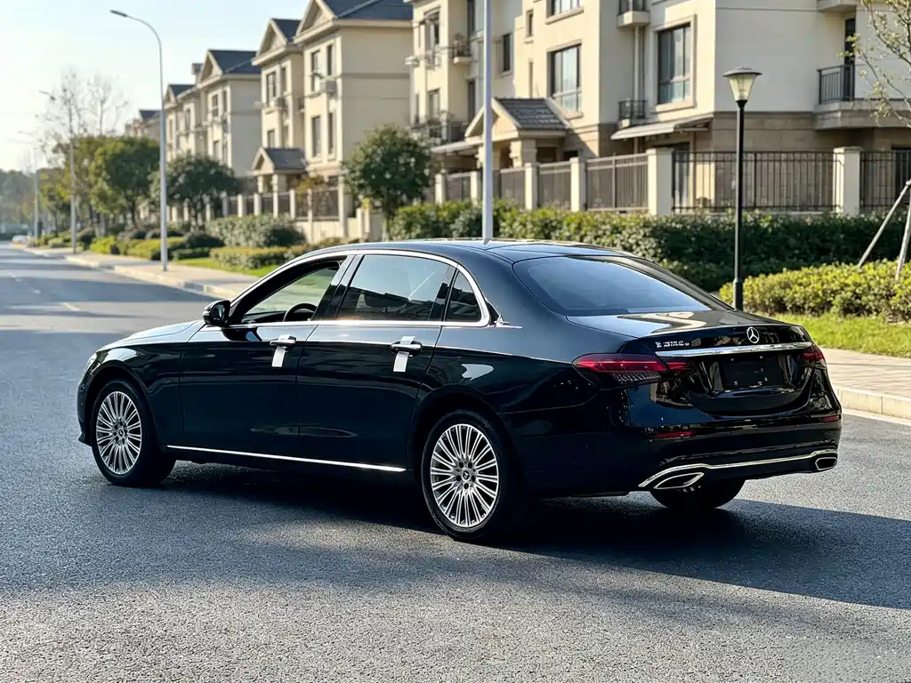 Mercedes-Benz E-Class — миниатюра 8