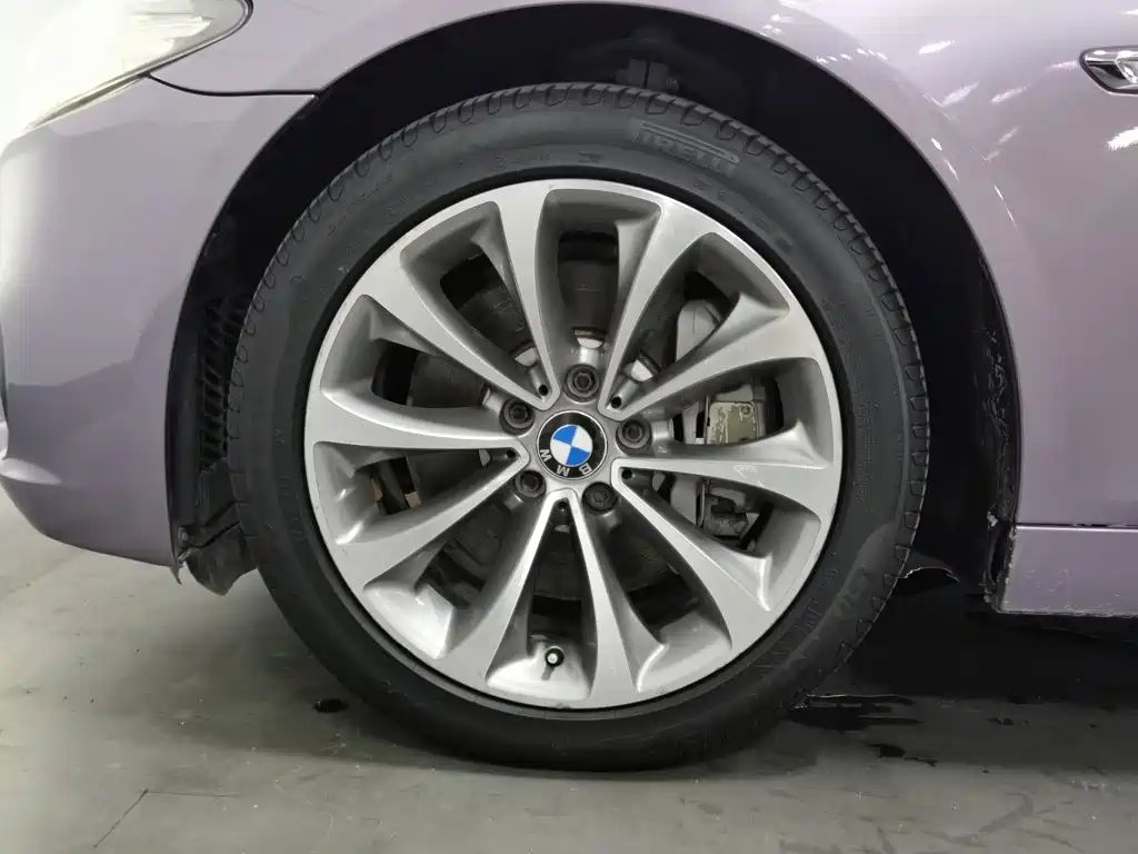 BMW 5 Series — миниатюра 17