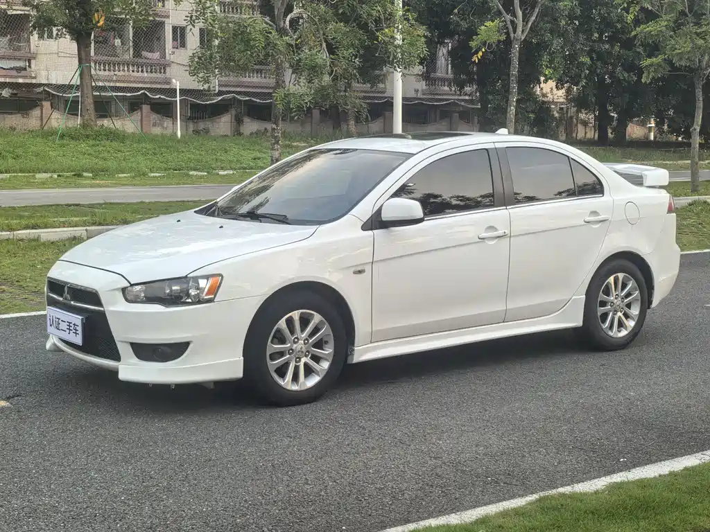 Mitsubishi Lancer EX 2012