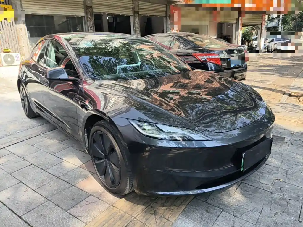 Tesla Model 3 — миниатюра 4