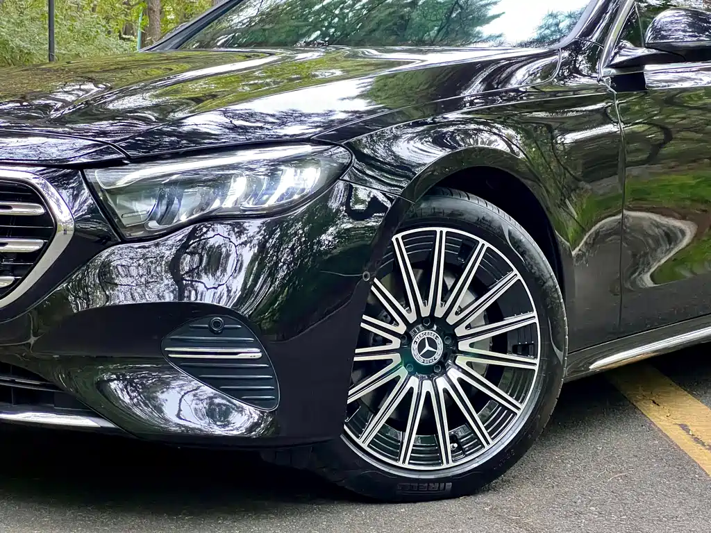 Mercedes-Benz E-Class — миниатюра 2