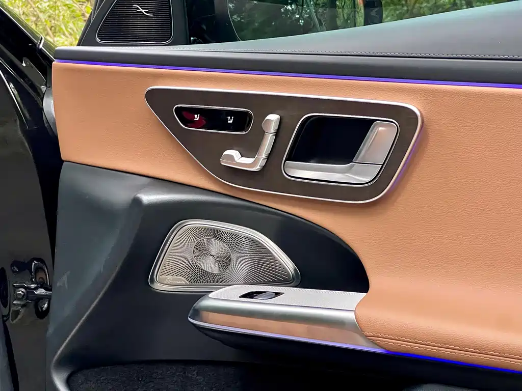 Mercedes-Benz E-Class — миниатюра 32