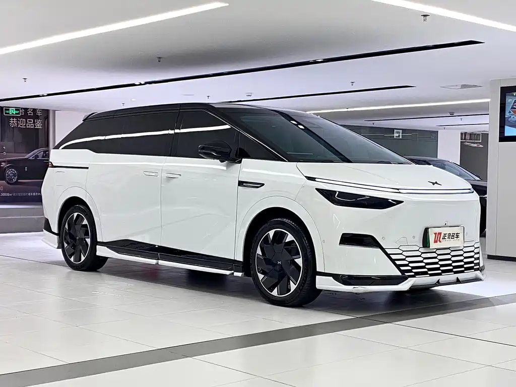 XPeng X9 — миниатюра 2