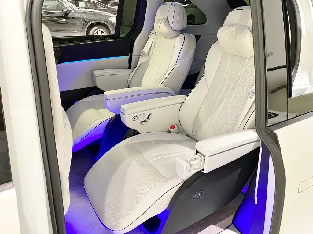 XPeng X9 — миниатюра 12