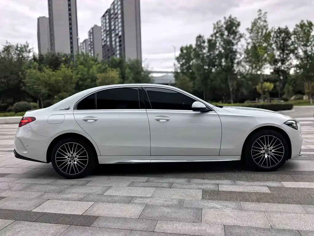 Mercedes-Benz C-Class — миниатюра 4