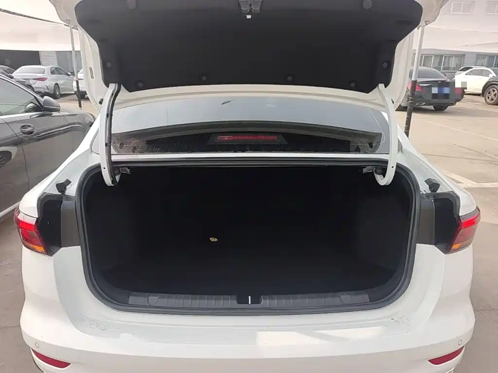 Geely Emgrand — миниатюра 19