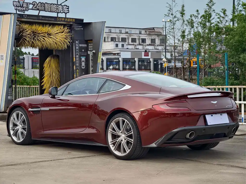 ASTON MARTIN VANQUISH
