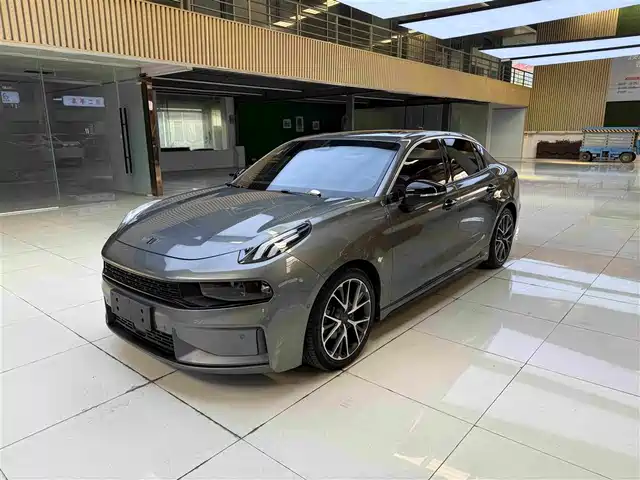 Lynk & Co 03